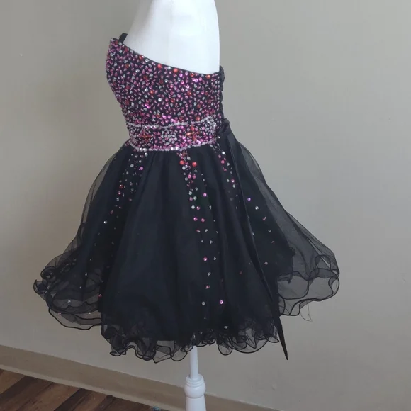 Valentine's Day Dress. Pink silver & red sequins. Black skirt. Size 4-6 No brand - Picture 6 of 10